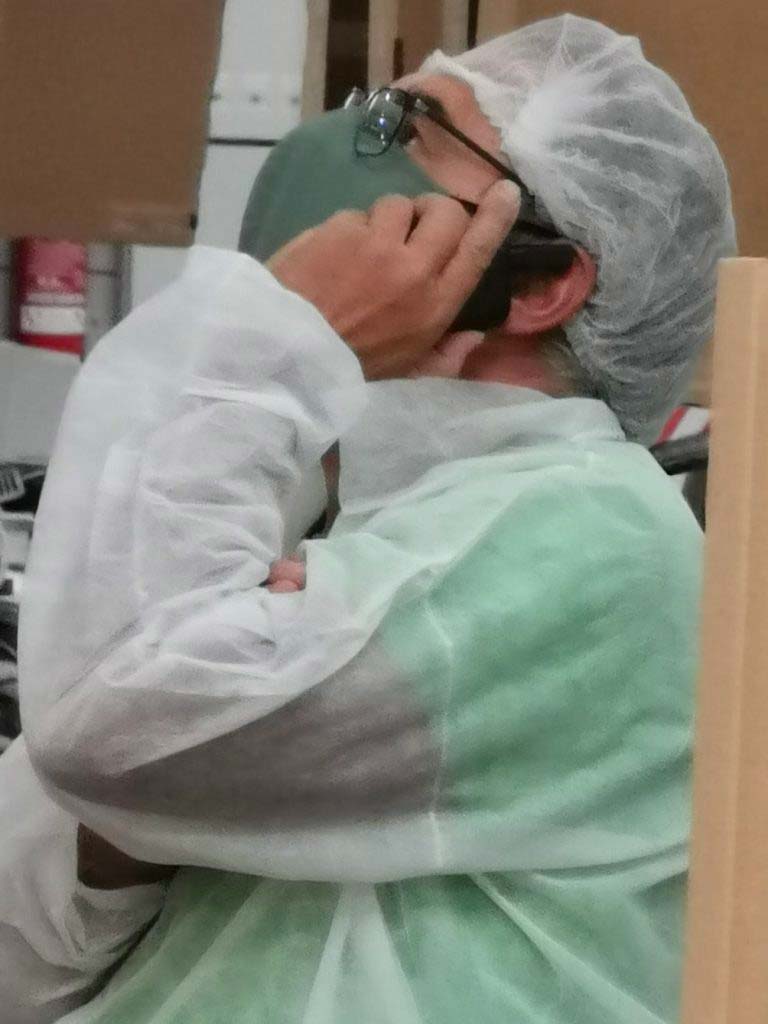 operatore Seriana Edilizia in ricognizione dall'interno struttura